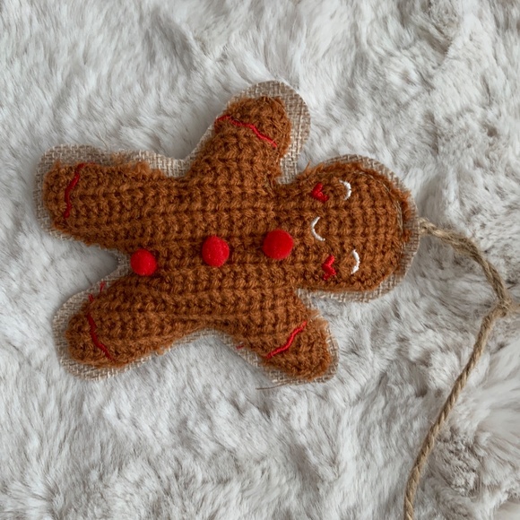 Peppermint Square Gingerbread Man Christmas Garland - Picture 4 of 14
